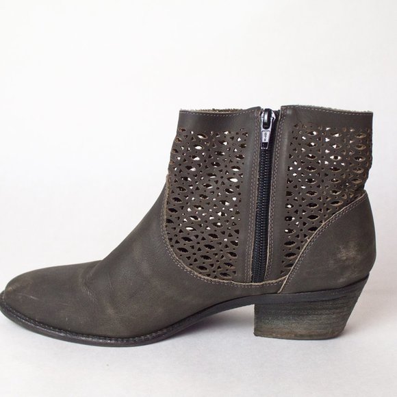 Klub Nico Size 8 Gray Ankle Boots with Laser Cutouts - Picture 10 of 14